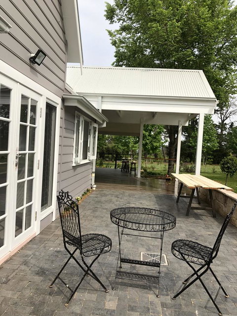 Chanticleer Gardens Barn Cottage With A Pool - Accommodation Main Beach 25