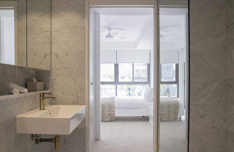 Cozy Apartment With Harbour Bridge View In Bondi - Accommodation Main Beach 4