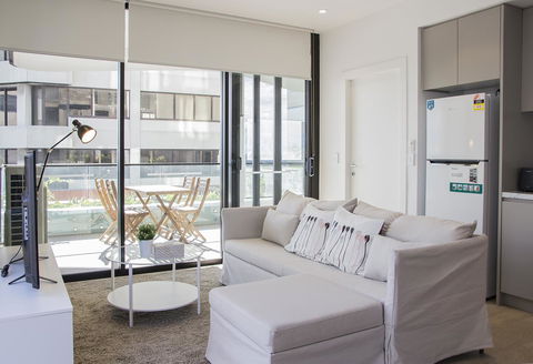 Cozy Apartment With Harbour Bridge View In Bondi - Accommodation Main Beach 0