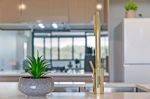 Stylish And Neat Two Bed Apartment In Wentworth Point - Accommodation Main Beach 2