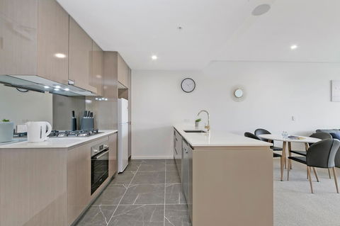 Stylish And Neat Two Bed Apartment In Wentworth Point - Accommodation Main Beach 5