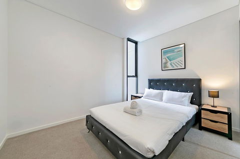 Stylish And Neat Two Bed Apartment In Wentworth Point - Accommodation Main Beach 6