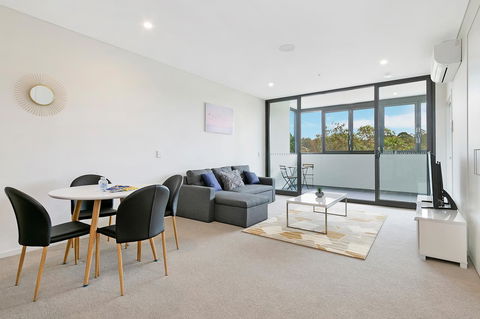 Stylish And Neat Two Bed Apartment In Wentworth Point - Accommodation Main Beach 4