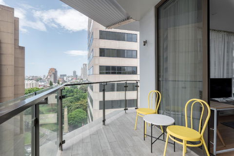 Sydney CBD Modern 2 Bedroom Apartment + Free Car Parking - Accommodation Main Beach 18
