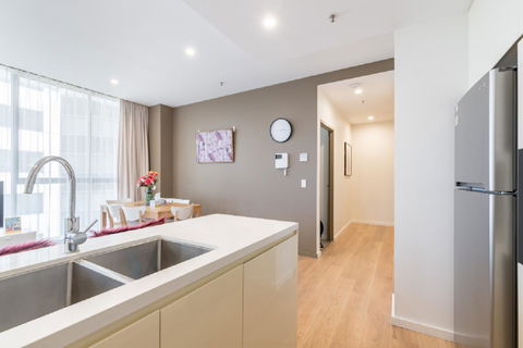 Sydney CBD Modern 2 Bedroom Apartment + Free Car Parking - Accommodation Main Beach 6