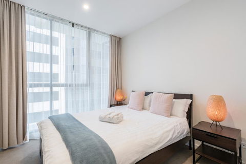 Sydney CBD Modern 2 Bedroom Apartment + Free Car Parking - Accommodation Main Beach 14