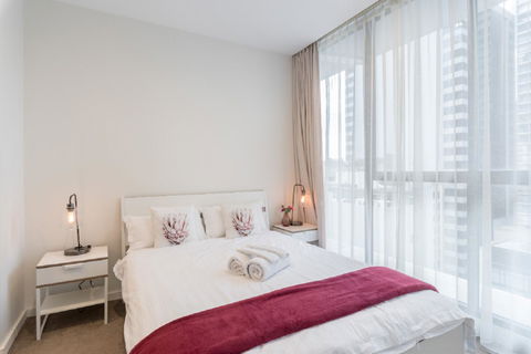 Sydney CBD Modern 2 Bedroom Apartment + Free Car Parking - Accommodation Main Beach 8