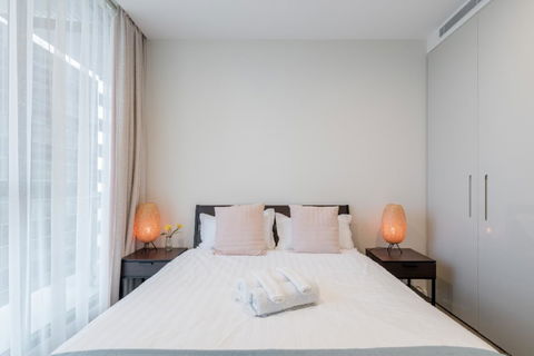 Sydney CBD Modern 2 Bedroom Apartment + Free Car Parking - Accommodation Main Beach 13