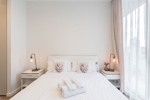 Sydney CBD Modern 2 Bedroom Apartment + Free Car Parking - Accommodation Main Beach 7