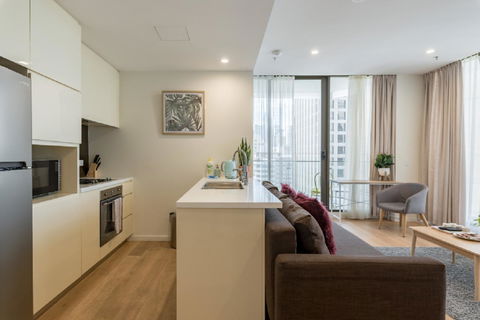 Sydney CBD Modern 2 Bedroom Apartment + Free Car Parking - Accommodation Main Beach 21