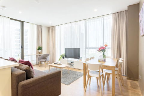 Sydney CBD Modern 2 Bedroom Apartment + Free Car Parking - Accommodation Main Beach 0
