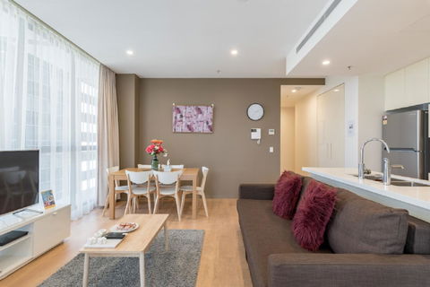 Sydney CBD Modern 2 Bedroom Apartment + Free Car Parking - Accommodation Main Beach 1