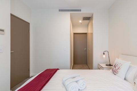 Sydney CBD Modern 2 Bedroom Apartment + Free Car Parking - Accommodation Main Beach 9