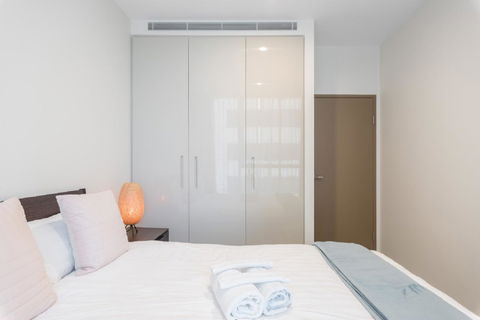 Sydney CBD Modern 2 Bedroom Apartment + Free Car Parking - Accommodation Main Beach 12