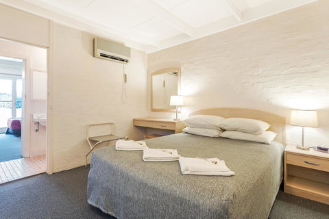 Black Dolphin Resort Motel & Apartments - Accommodation Main Beach 18