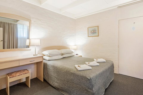 Black Dolphin Resort Motel & Apartments - Accommodation Main Beach 38