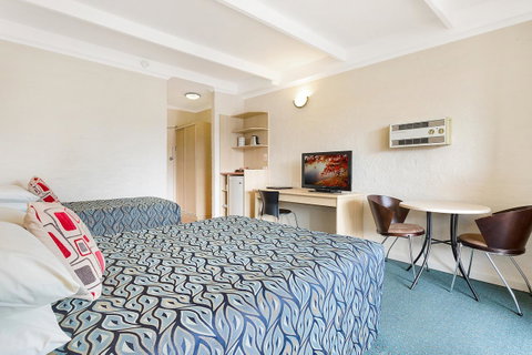 Black Dolphin Resort Motel & Apartments - Accommodation Main Beach 10