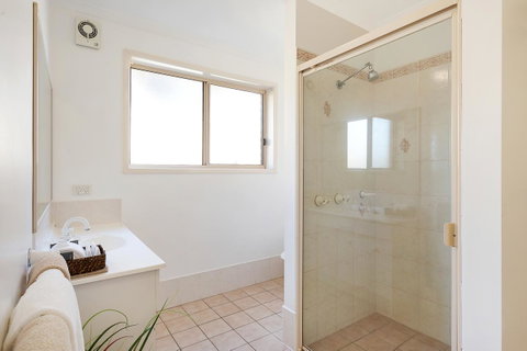 Black Dolphin Resort Motel & Apartments - Accommodation Main Beach 3