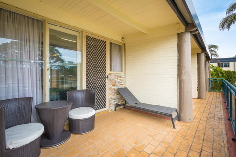 Black Dolphin Resort Motel & Apartments - Accommodation Main Beach 9