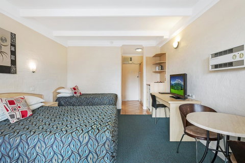 Black Dolphin Resort Motel & Apartments - Accommodation Main Beach 12