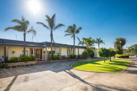 Black Dolphin Resort Motel & Apartments - Accommodation Main Beach 43