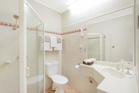Black Dolphin Resort Motel & Apartments - Accommodation Main Beach 11