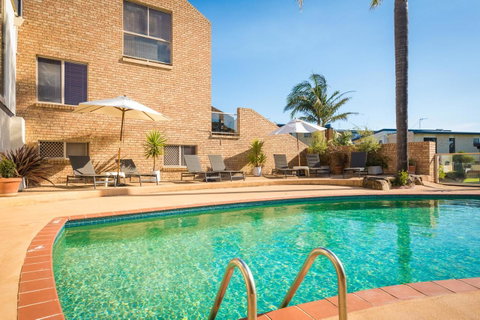 Black Dolphin Resort Motel & Apartments - Accommodation Main Beach 20