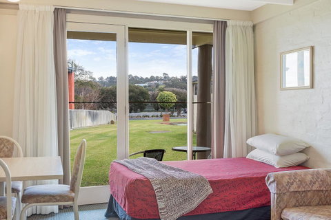 Black Dolphin Resort Motel & Apartments - Accommodation Main Beach 15