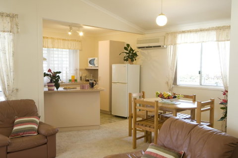 Glen Villa Resort - Accommodation Main Beach 11