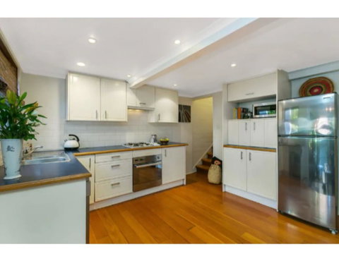 North Sydney Historic Whalers Cottage - Accommodation Main Beach 2