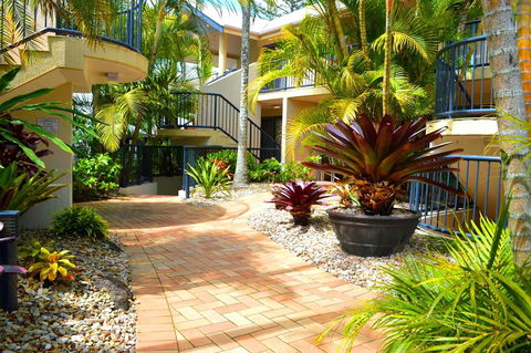 Outrigger Bay - Accommodation Main Beach 5
