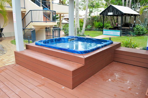 Outrigger Bay - Accommodation Main Beach 8