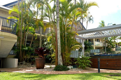 Outrigger Bay - Accommodation Main Beach 9