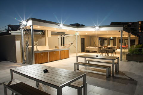Studio 8 Residences - Adults Only - Accommodation Main Beach 9