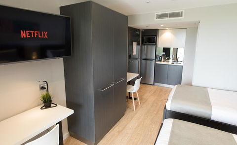 Studio 8 Residences - Adults Only - Accommodation Main Beach 4