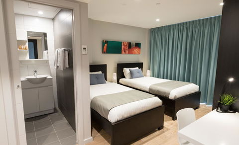 Studio 8 Residences - Adults Only - Accommodation Main Beach 2