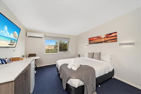 Carlton Suites - Accommodation Main Beach 23