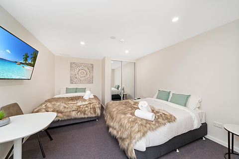 Carlton Suites - Accommodation Main Beach 4