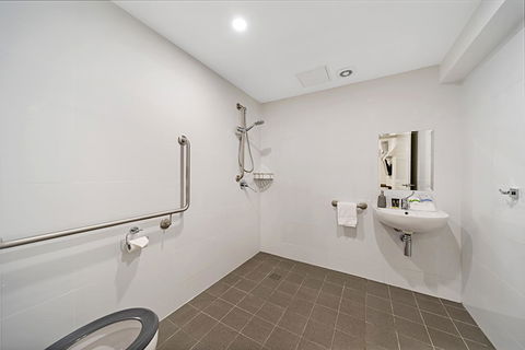 Carlton Suites - Accommodation Main Beach 5