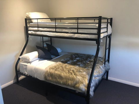Carlton Suites - Accommodation Main Beach 37
