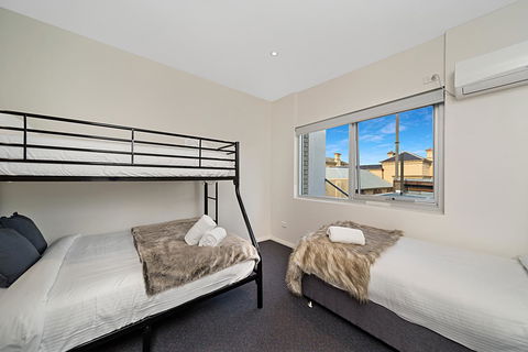 Carlton Suites - Accommodation Main Beach 22