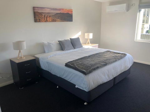 Carlton Suites - Accommodation Main Beach 1