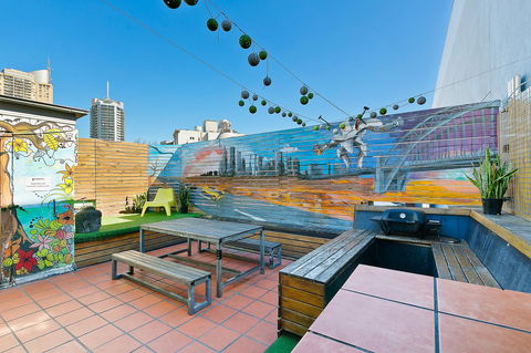 Mad Monkey Downtown - Accommodation Main Beach 6
