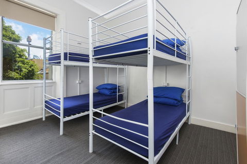 Mad Monkey Downtown - Accommodation Main Beach 2