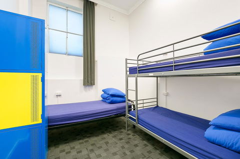 Mad Monkey Downtown - Accommodation Main Beach 9