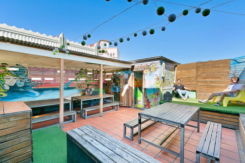 Mad Monkey Downtown - Accommodation Main Beach 11