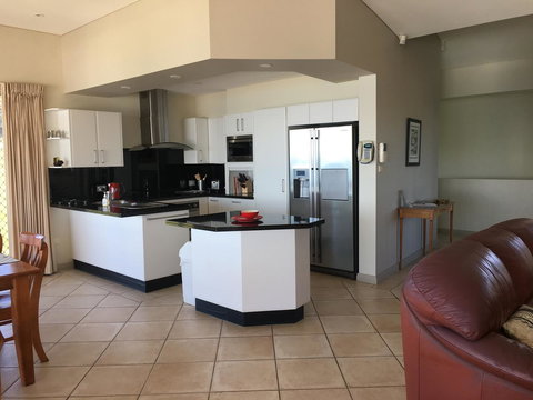OceanScape Luxury Beachfront Villas - Accommodation Main Beach 16