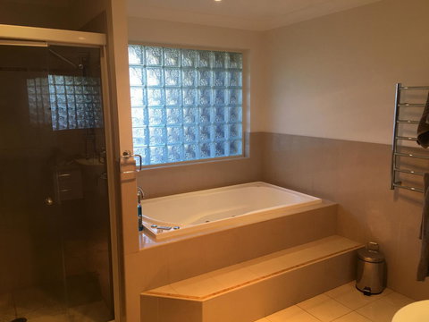 OceanScape Luxury Beachfront Villas - Accommodation Main Beach 2