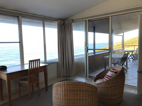OceanScape Luxury Beachfront Villas - Accommodation Main Beach 6