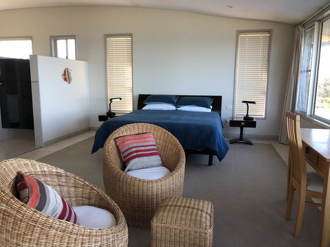 OceanScape Luxury Beachfront Villas - Accommodation Main Beach 7